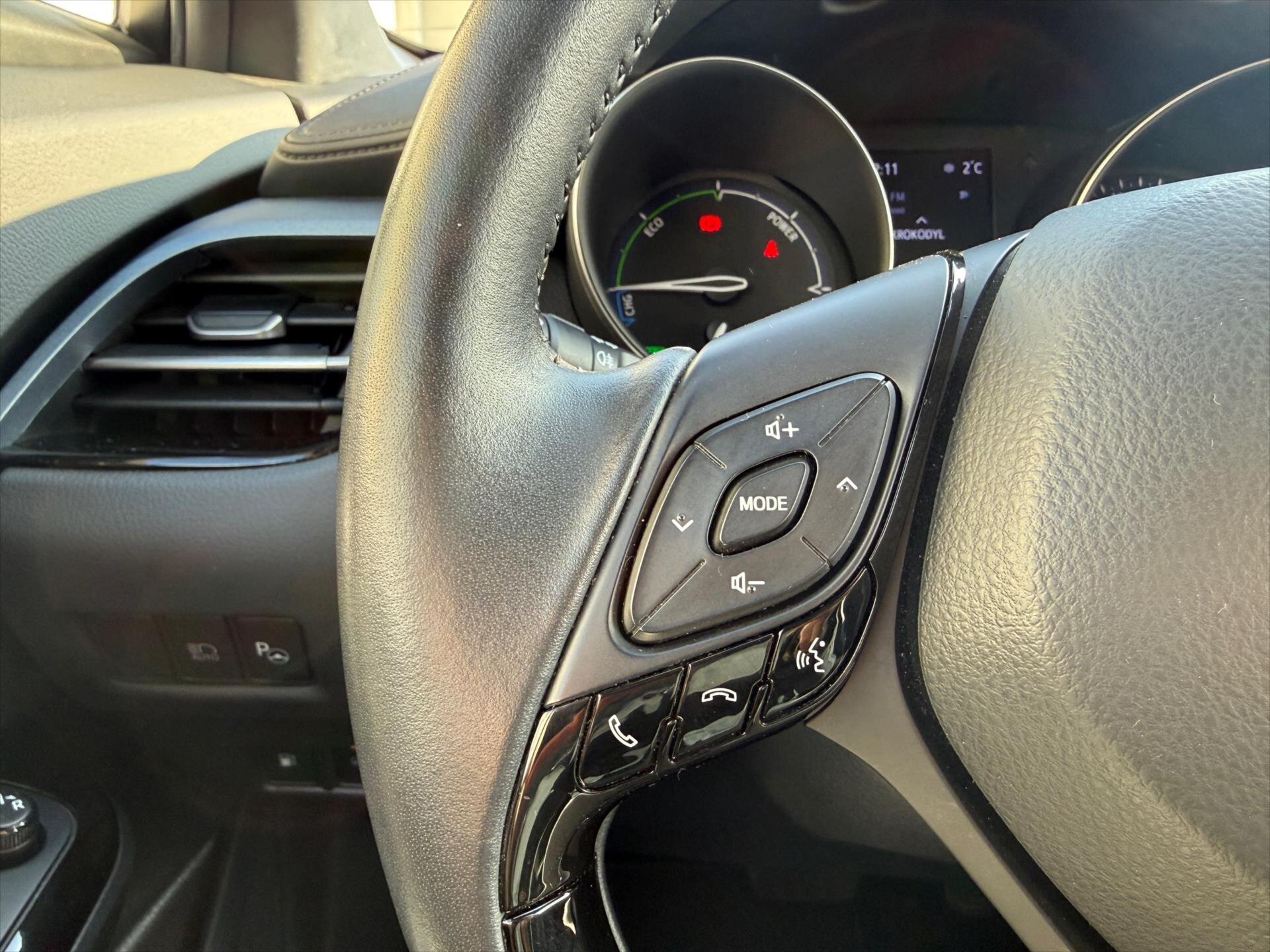 Toyota C-HR SUV 1,8 l 72 kw