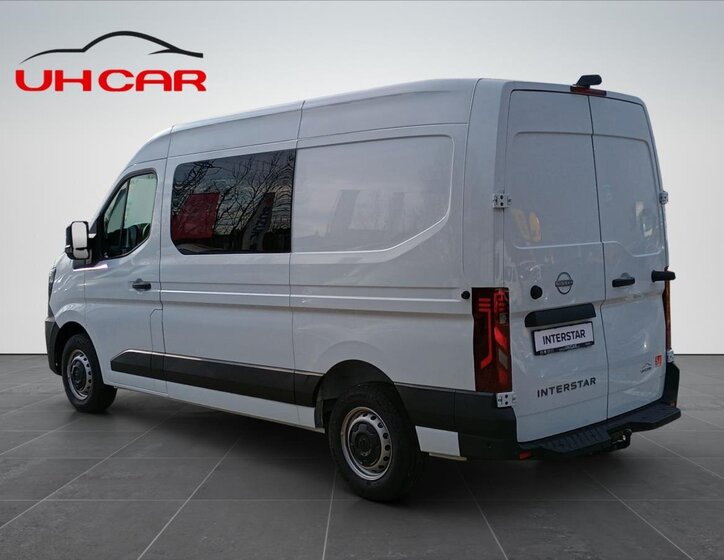Nissan Interstar 7
