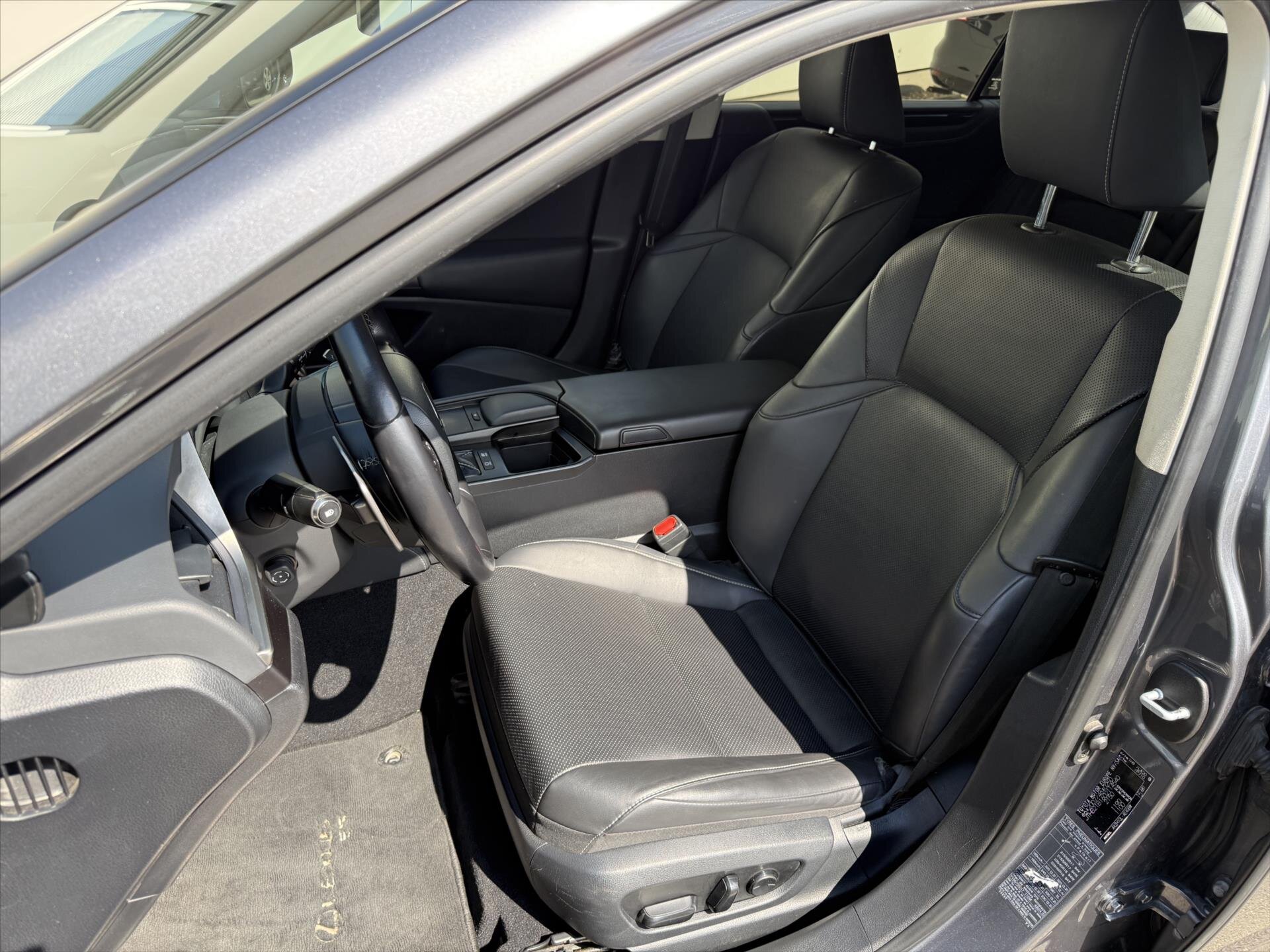 Lexus ES 300h Sedan / Limuzína 2,5 l 131 kw