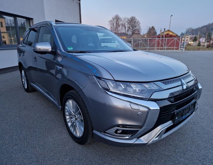 Mitsubishi Outlander SUV / Terénní 2,4 l 165 kw