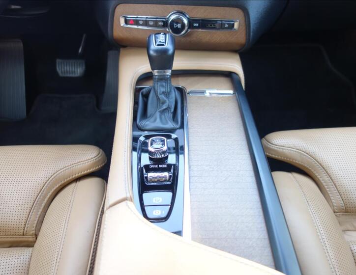 Volvo XC90 24