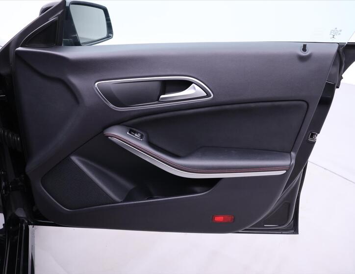 Mercedes-Benz CLA 13