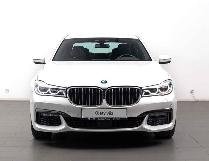 BMW Řada 7 Sedan 4,4 l 330 kw