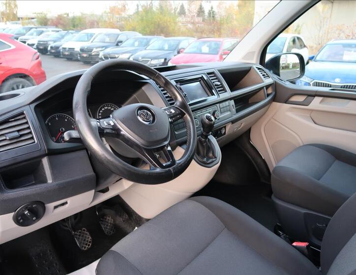 Volkswagen Transporter 9