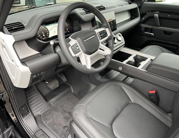 Land Rover Defender 23