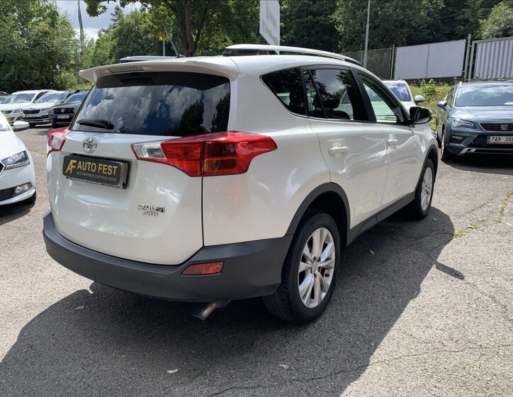 Toyota RAV4 SUV / Terénní 2,2 l 110 kw