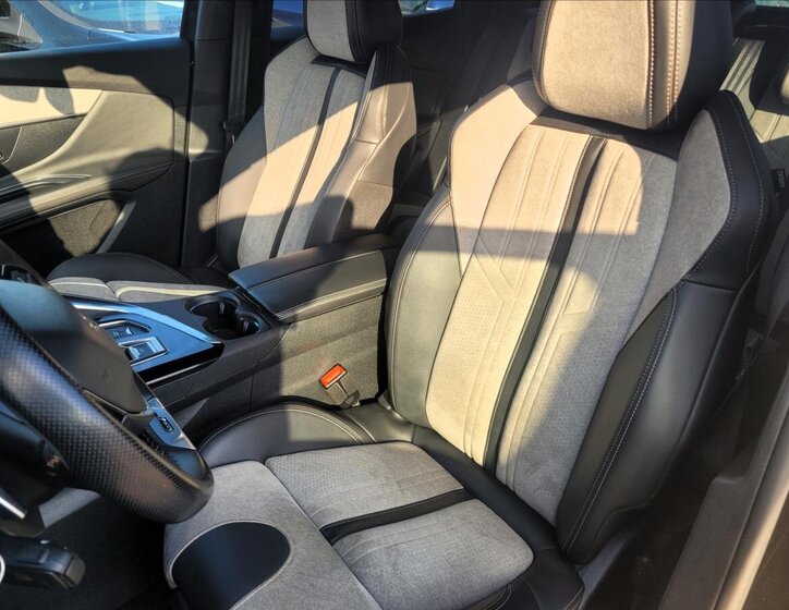 Peugeot 3008 SUV 1,6 l 133 kw