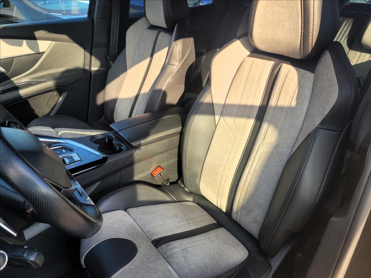 Peugeot 3008 SUV 1,6 l 133 kw