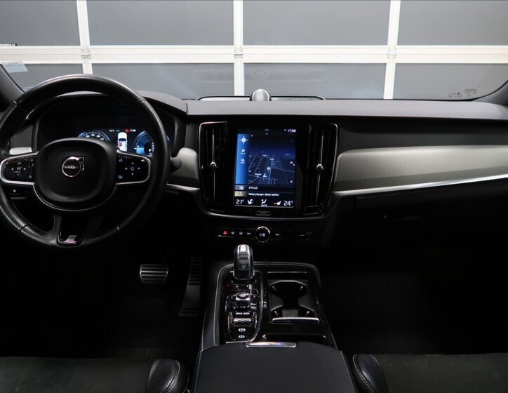 Volvo S90 Sedan / Limuzína 2,0 l 235 kw