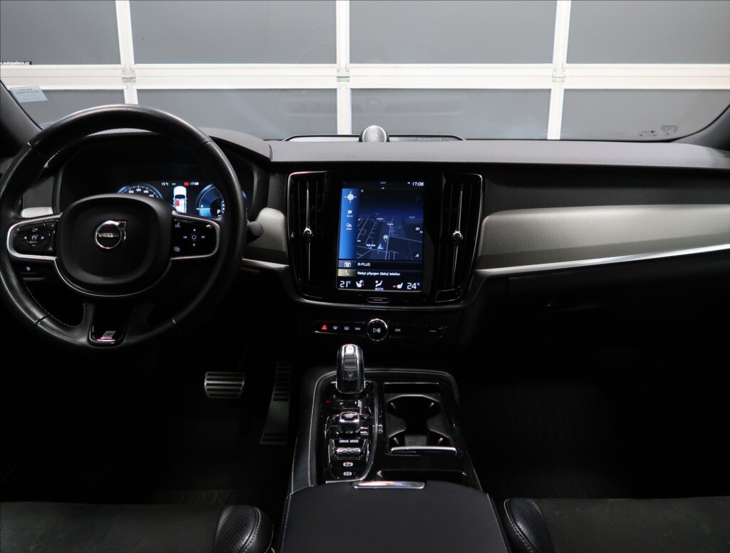 Volvo S90 Sedan / Limuzína 2,0 l 235 kw