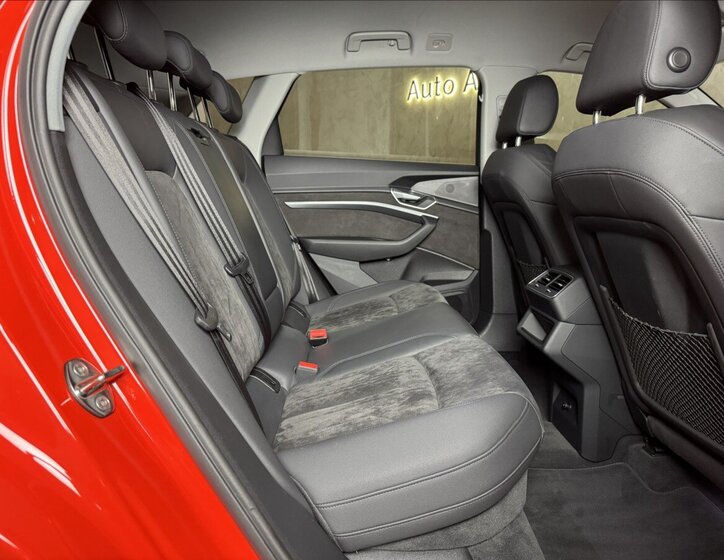 Audi e-tron SUV 0,0 300 kw