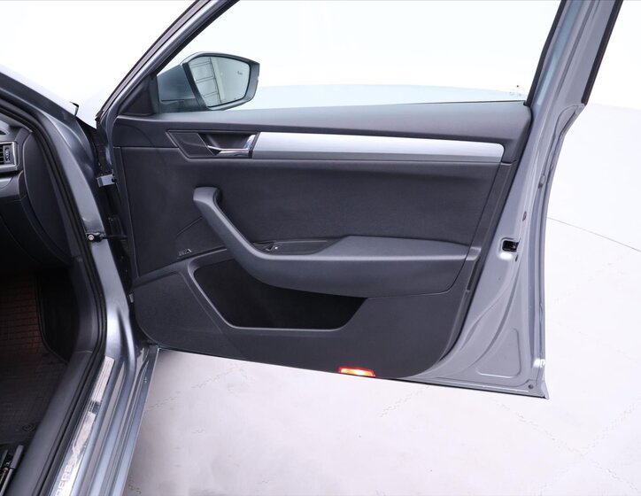 Škoda Superb Liftback 2,0 l 140 kw