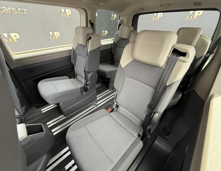 Volkswagen Multivan 12