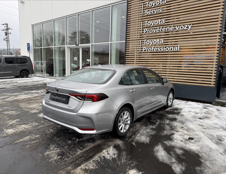 Toyota Corolla Sedan / Limuzína 1,8 l 72 kw