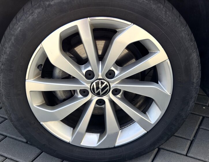 Volkswagen T-Roc SUV / Terénní 1,5 l 110 kw