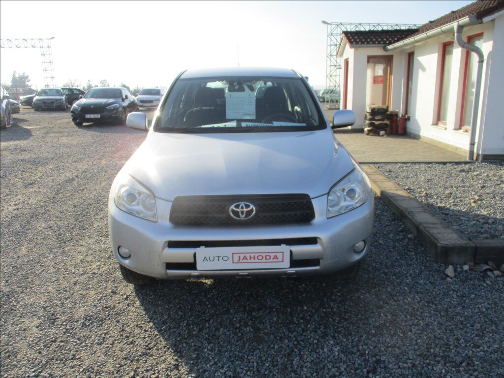Toyota RAV4 SUV / Terénní 2,2 l 100 kw