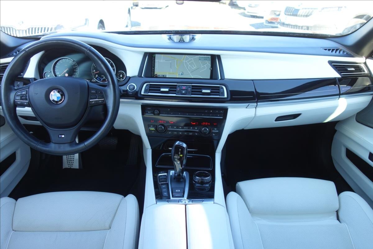 BMW Řada 7 Sedan 4,4 l 330 kw