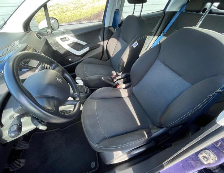 Peugeot 208 12