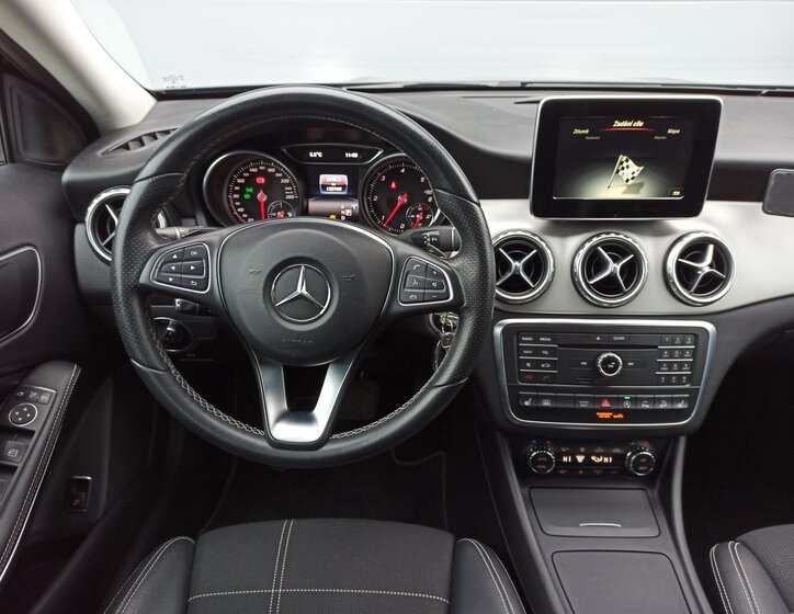 Mercedes-Benz GLA 18