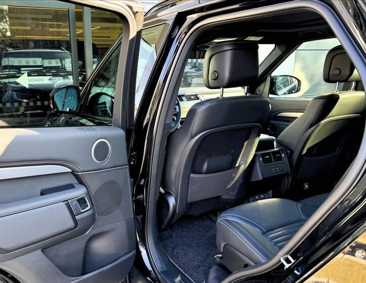 Land Rover Discovery 11