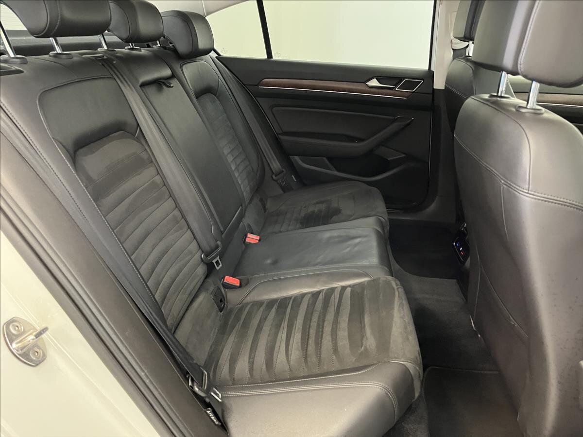 Volkswagen Passat Sedan 2,0 l 176 kw