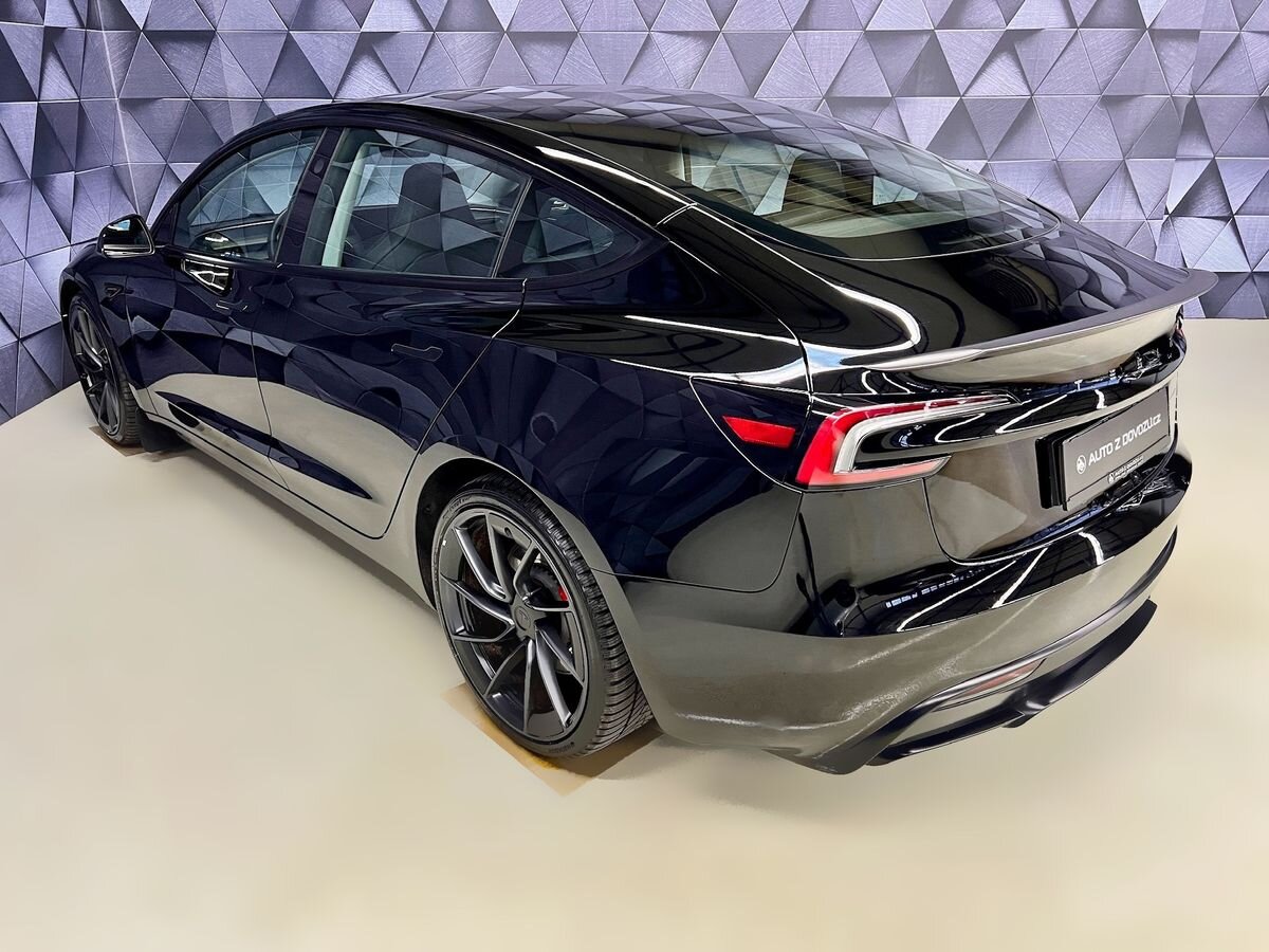 Tesla Model 3 Sedan 0,0 341 kw