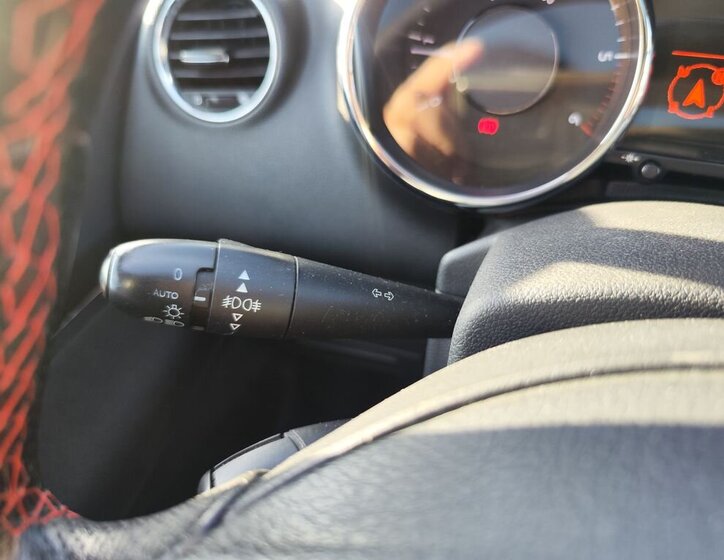 Peugeot 5008 MPV 2,0 l 120 kw