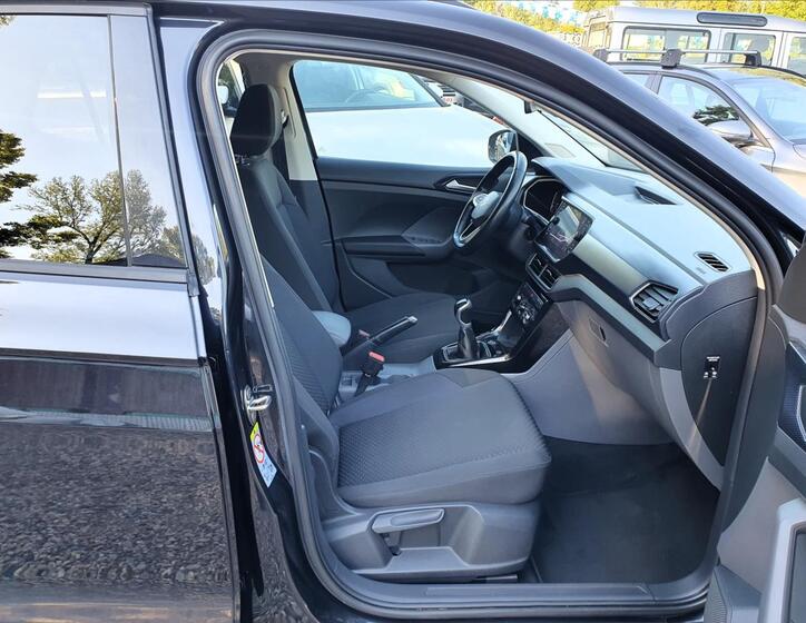 Volkswagen T-Cross 12