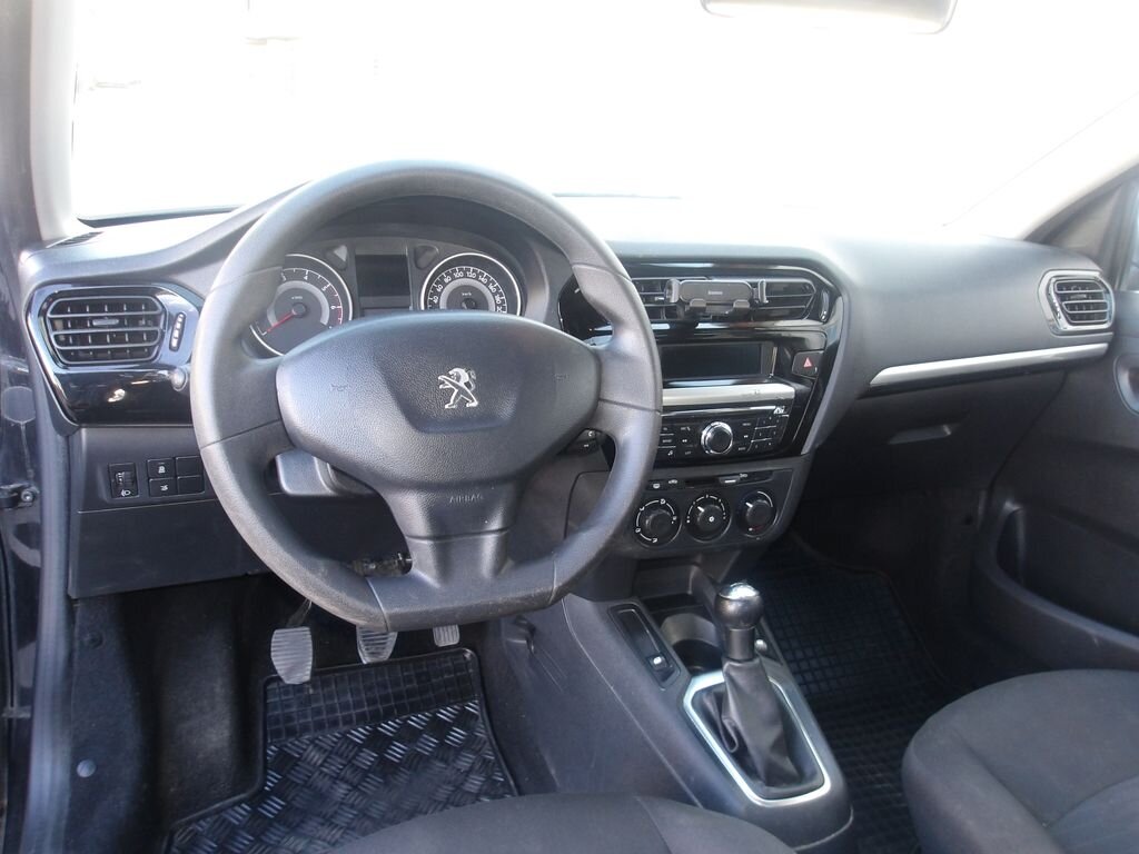 Peugeot 301 Sedan / Limuzína 1,2 l 53 kw