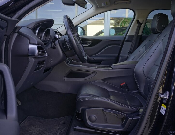 Jaguar F-Pace SUV / Terénní 2,0 l 184 kw