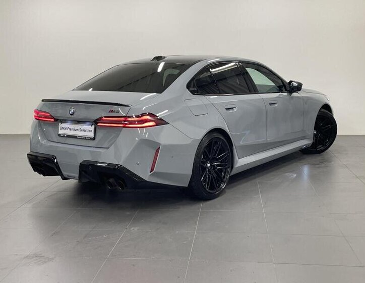 BMW M5 Sedan / Limuzína 4,4 l 430 kw