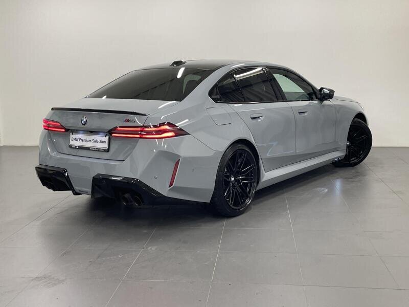 BMW M5 Sedan / Limuzína 4,4 l 430 kw