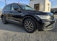 Volkswagen Tiguan 9