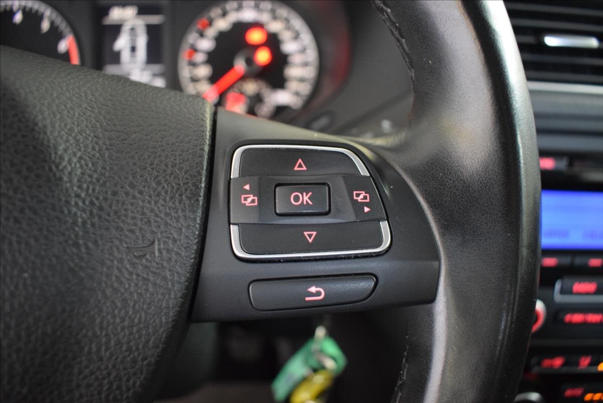 Volkswagen Jetta Sedan / Limuzína 1,2 l 77 kw