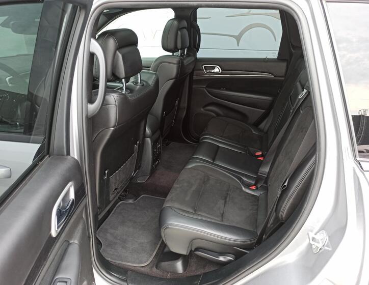 Jeep Grand Cherokee 12