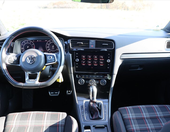 Volkswagen Golf Hatchback 2,0 l 180 kw