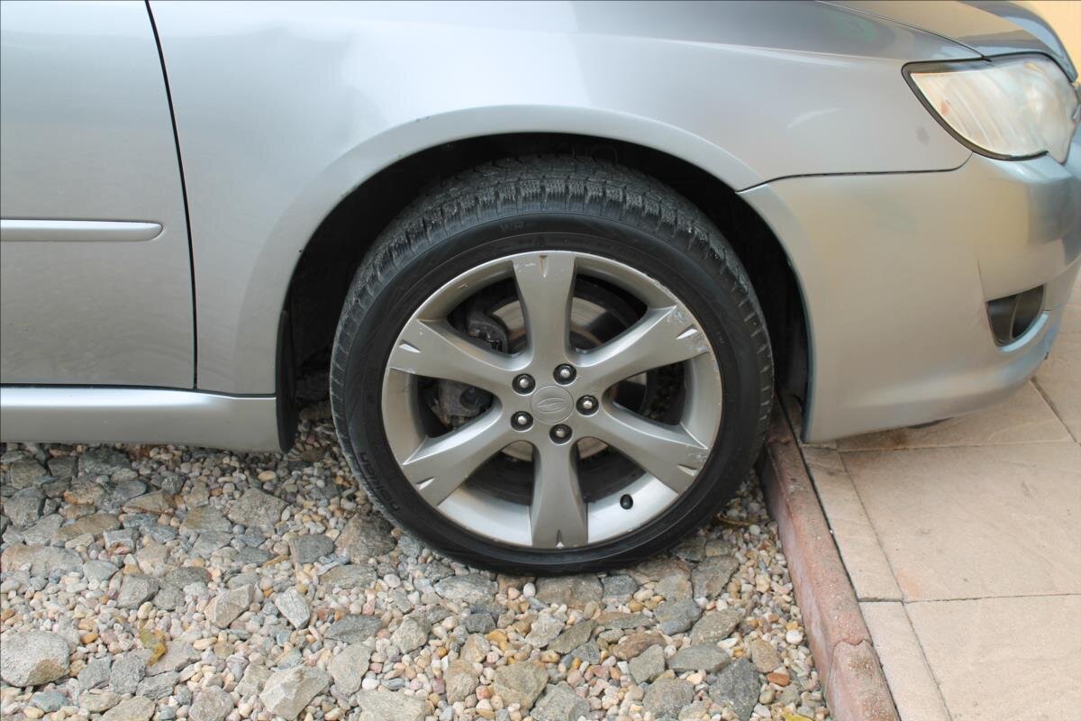 Subaru Legacy Kombi 2,0 l 121 kw