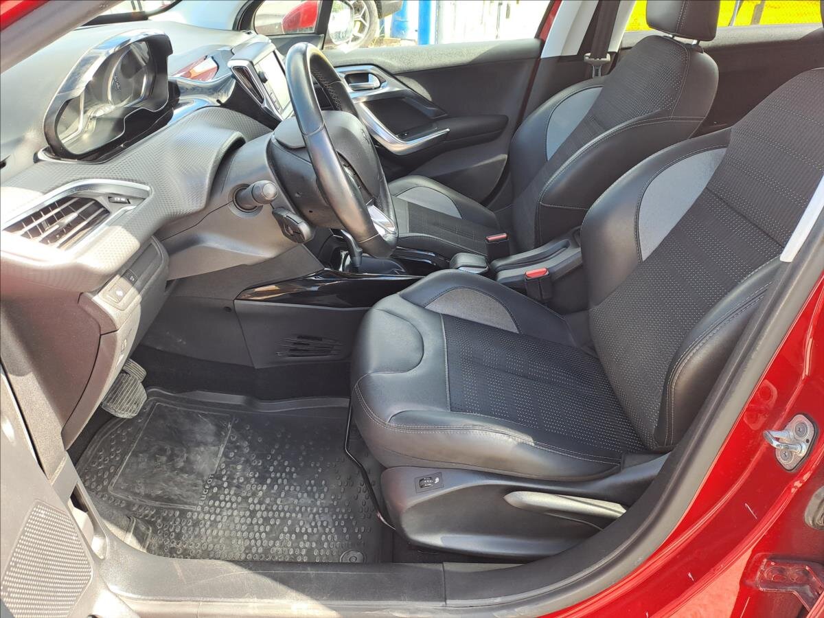 Peugeot 2008 MPV 1,2 l 81 kw
