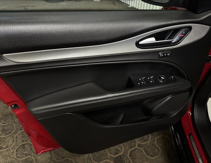 Alfa Romeo Stelvio SUV / Terénní 2,1 l 154 kw