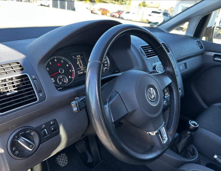 Volkswagen Touran MPV 1,2 l 77 kw