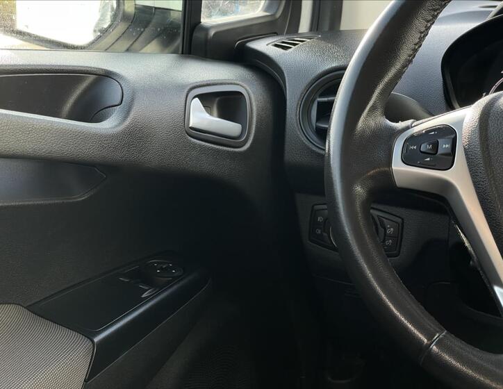 Ford Tourneo Courier 13