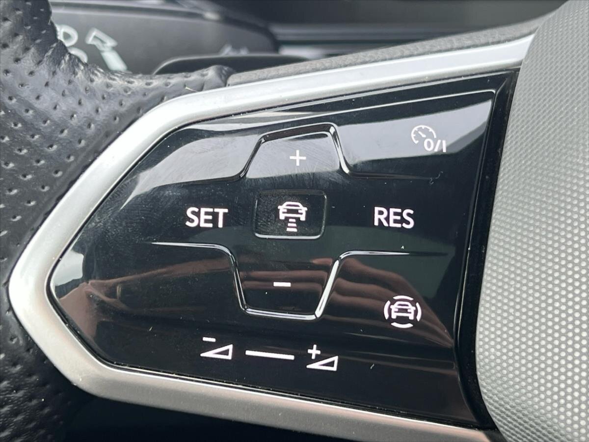 Volkswagen T-Roc SUV 1,5 l 110 kw