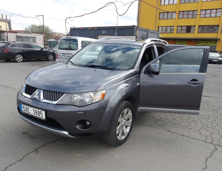 Mitsubishi Outlander SUV / Terénní 2,4 l 125 kw