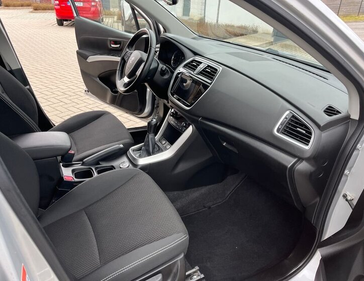 Suzuki SX4 S-Cross SUV / Terénní 998,0 82 kw