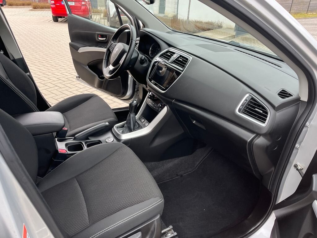 Suzuki SX4 S-Cross SUV / Terénní 998,0 82 kw