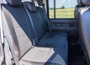 Land Rover Defender 12