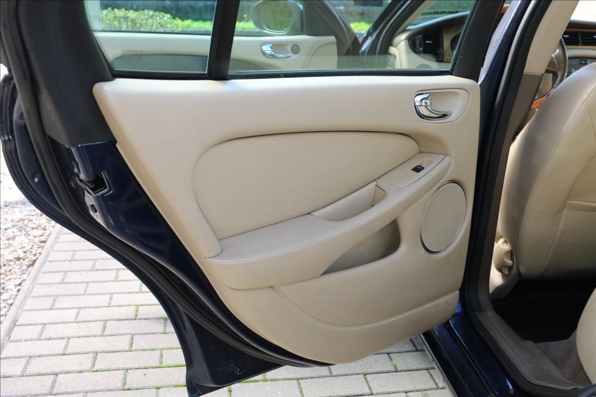 Jaguar X-Type Sedan 2,2 l 114 kw