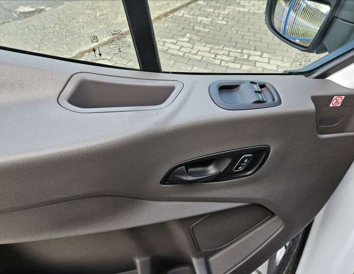 Ford Transit 8