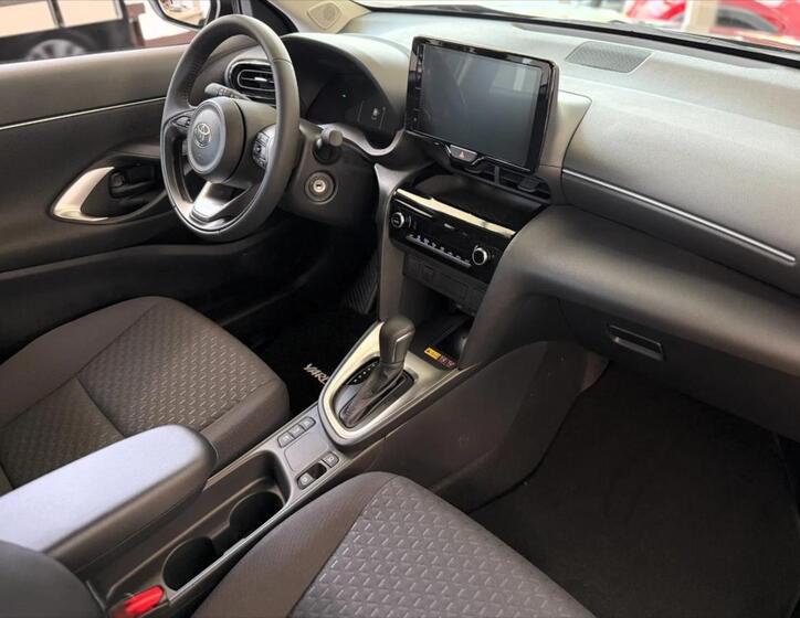 Toyota Yaris Cross 4