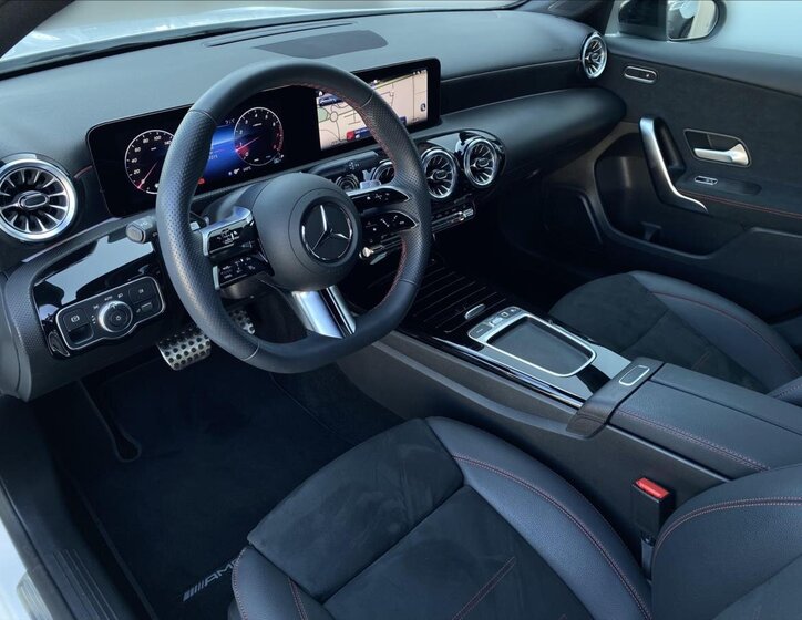 Mercedes-Benz Třídy A Sedan / Limuzína 1,3 l 120 kw